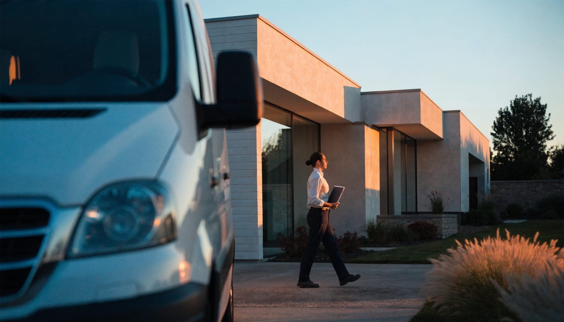 A Servtide pro arriving for a job at golden hour